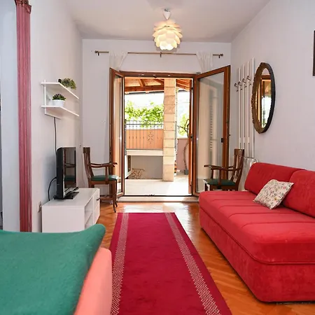 アパート Apatmani Kogo ムリニ